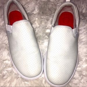 Speedo light gray cushioned slip on shoes 8